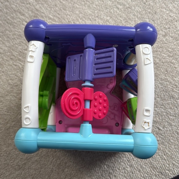 VTech Busy Learners Activity Cube, Purple - Picture 5 of 7